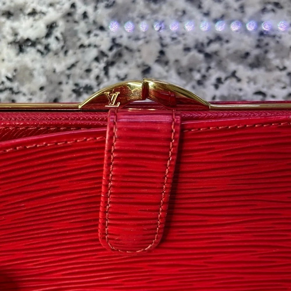 Louis Vuitton | BEAUTIFUL! MI0020 Red Epi Wallet with Kiss Lock
